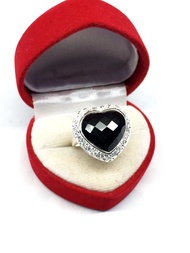 แหวนเงินแท้925นิลแท้เจียรเหลี่ยมหัวใจความเชื่อแต่โบราณ “นิล” เสริมอำนาจบารมี เพิ่มพลังบวก นำโชคลาภแก