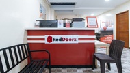 RedDoorz Plus near Uptown BGC Mall