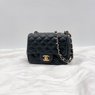Chanel 黑羊皮COCO淡金鍊方胖 17cm
