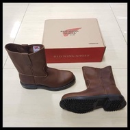 NEW RED WING SHOE 8241