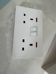 13A 250V 兩位英式插蘇連獨立開關 （兩個）