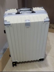 全新現貨28吋白色行李箱
