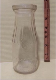 懷舊 牛奶公司 dairy farm 第一代玻璃樽  牛奶樽 罕有品 （0）