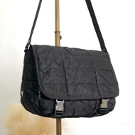 【日本直送 名牌中古包】PRADA 普拉達 側背包 黑色 菱格紋 尼龍 郵差包 vintage 古董 2xhgff