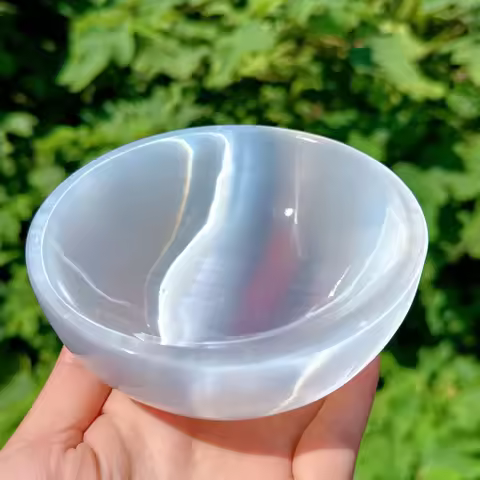Wholesale natural crystal bowls containing selenite, moon-shaped selenite bowls, heart-shaped crysta