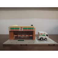 Tomy 7-Eleven Shop with Choro 7e van