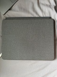 IPAD Pro 12.9 Logitech Combo Touch 鍵盤護殼配備觸控板連apple pencil Gen 2