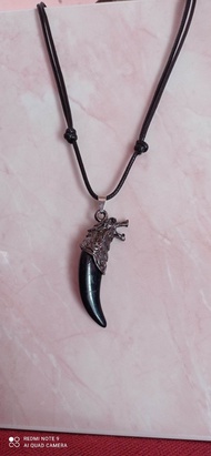 Kalung tali hitam liontin Taring singa/ kalung tali / bandul kalung / kalung Wanita / kalung pria
