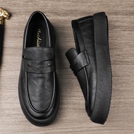 ผู้ชายหนังนุ่ม SLIP-ON รองเท้าสบายๆสีดําทํางานธุรกิจรองเท้าหัวขนาดใหญ่สไตล์อังกฤษฤดูหนาวใหม่มาถึงพื้