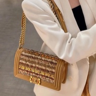 Chanel 金棕 幻彩 粗花呢 牛皮 Leboy 限定款 中號金屬拼木制扣子25*8*15cm  95新 配件保卡塵袋