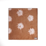 NAPATSARA - ชุดสำหรับชายหาด สีเปลือกโกงกางธรรมชาติ Signature Natural Tie-Dye square scarf
