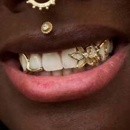 เครื่องประดับฟัน Grillz สีเงินทองสำหรับผู้หญิงและผู้ชาย เพชร CZ หรูหรา ลายดอกไม้ สไตล์ฮิปฮอป สีทอง ส