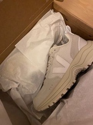 Veja women’s  Venturi logo-embroidered Alveomesh trainers