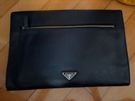 Prada 黑色手拿包