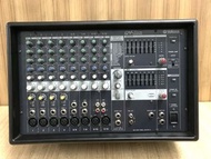 Yamaha EMX512SC 是一台將擴大機、混音器與效果器合而為一的便攜式主動式混音座。具備 12 個輸入聲道（包含 8 隻麥克風與 4 組立體聲輸入）、單聲道壓縮器，並提供雙通道各 500W (