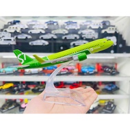 Siberian Airlines S7 Airbus A320 aircraft model with base 16cm MB16214