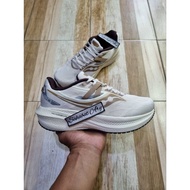 Saucony Triumph 20 Beige Brown Shoes