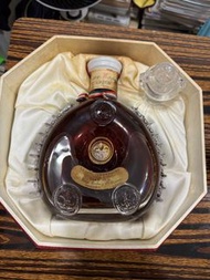 白头十三80年代老洋酒人头马白头十三 感兴趣的话点“我想要”和我私聊吧～