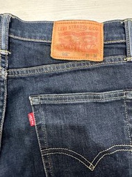 Levi’s 512 皮標