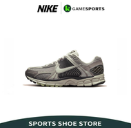 【พร้อมส่งของแท้💯/ รุ่นนี่ใส่ตรงไซส Nike Air Zoom Vomero 5 แฟชั่น รองเท้ากีฬา（สินค้าพร้อมกล่อง อุปกรณ์ครบ จัดส่งฟรี）