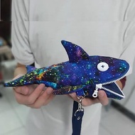 星空鯊魚包~耀眼的星空色彩.搭配藍白的拉鍊.整個包都鮮活起來了!