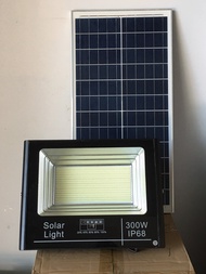 Đèn pha Năng Lượng Mặt Trời Solar Light 300W-Tấm pin POLY- hàng tiêu chuẩn cao pin mới 100% chiếu sá
