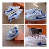 Bending Legs - Nike Blazer Low 77 Royal Blue