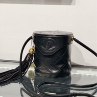 CHANEL vintage 流蘇圓筒迷你化妝包 / 斜背包🖤好喜歡