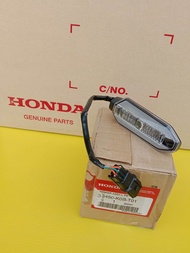 ไฟเลี้ยวหน้าซ้ายFORZA300ปี2018-2020 แท้ศูนย์(33450-K0B-T01)1ชิ้น