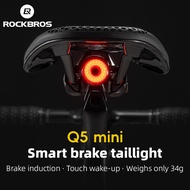 【มาถึงใน 3 วัน】ROCKBROS ไฟจักรยานชาร์จได้กันน้ำเบรครถยนต์อัจฉริยะตรวจจับแสง Q5Mini LED อุปกรณ์เสริมจ