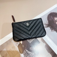 Chanel 黑牛皮山型紋一字拉鍊零錢包