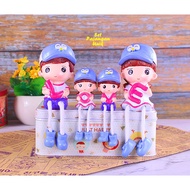 VARIOUS HAPPY FAMILY DISPLAYS Including benches Family display set 1 set of 4 dolls 1 bench