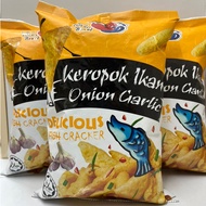 KEROPOK IKAN ONION GARLIC WHALE BRAND 70g