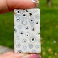 白色珊瑚玉乳酪中國結吊墜