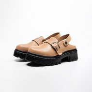 MellowCo รองเท้าโลฟเฟอร์ Loafer เปิดส้นหนังแมท สูง 2 นิ้ว รุ่น Call Me Iris M12-4529