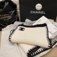 CHANEL 23A 米白色羊絨針織圍巾