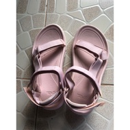 Teva hurricane size38 us7 24cm