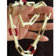 29 mm large chain necklace with many eyes rolled with red thread mixed with metal. Long-lasting neck