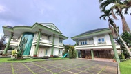 Villa 1000 m² dengan 7 kamar tidur dan 8 kamar mandi pribadi di Puncak (villa palem5)
