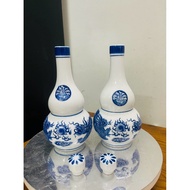 High quality blue porcelain wine holder, beautiful product as pictured, suitable product for the tab