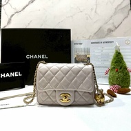 CHANEL 淡紫灰金球方胖