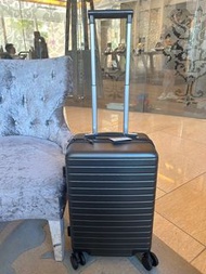 適合廉航：Elle 太空灰20 吋行李箱 Elle 20 inch luggage for handcarry 55 x 36 x 23cm