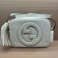Gucci 新款 Blondie流苏相机包 白色全皮 双G大logo 容量大 复古时尚 男女都可以背  肩带可以调节  内购剪标 但不影响使用