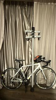 Giant SCR Road Bike and indoor bike rack