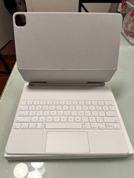 apple ipad magic keyboard ( white color) 12.9 in ipad pro or 13in ipad air