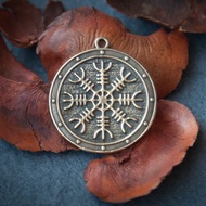 「埃吉斯海爾姆」恐懼之盔墜飾，搭配符文圓圈。北歐項鍊。男性飾品