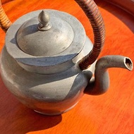 日本 早期錫製藤把茶壺/酒壺│懷舊復古 手工搥打 昭和時代 職人