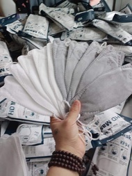 1 thùng 300 cái khẩu trang kf94 kháng khuẩn cực tốt