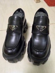 Prada 厚底樂福鞋