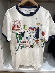 Uniqlo เสื้อยืดแขนสั้นพิมพ์ลายการ์ตูนห้องลองเสื้อญี่ปุ่น2023ในช่วงฤดูร้อนสำหรับผู้ชายและผู้หญิงสำหรั